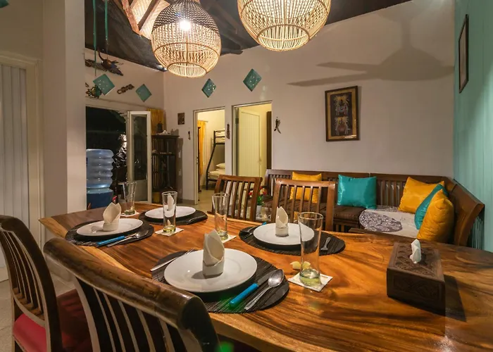 Rumah Kristal Near Vakantiehuis Lovina